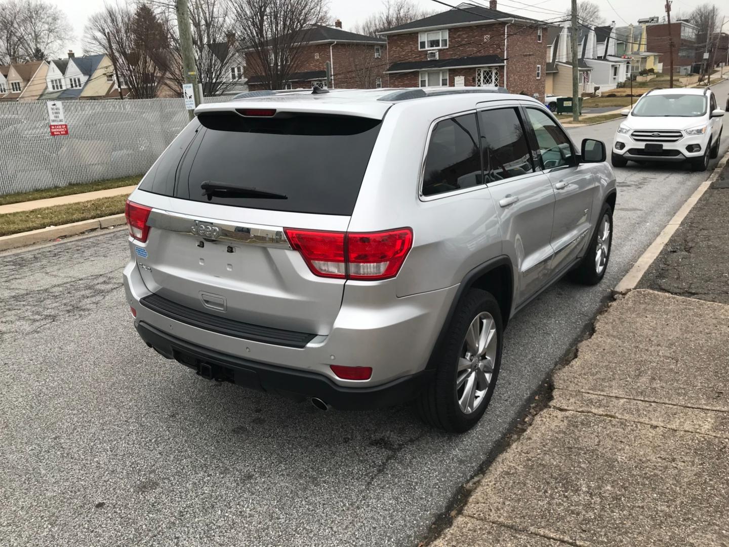 2011 Silver /Black Jeep Grand Cherokee Laredo (1J4RR4GTXBC) with an 5.7 Liter HEMI engine, Automatic transmission, located at 577 Chester Pike, Prospect Park, PA, 19076, (610) 237-1015, 39.886154, -75.302338 - Photo#4